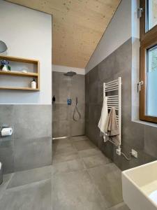 Ένα μπάνιο στο Ferienwohnung h9 Berg in Garmisch-Partenkirchen +13 φωτογραφίες