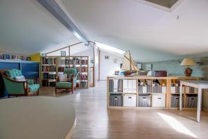 a living room with a table and chairs and bookshelves at Villa du Chanoine Clim Piscine Wifi in Albi