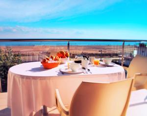 Afbeelding uit fotogalerij van Apartaments Maritim in Castelldefels