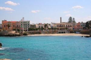 a large body of water with buildings in the background at Helle Wohnung In Santa Maria Al Bagno in Santa Maria al Bagno