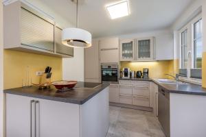 Afbeelding uit fotogalerij van Villa Mara Mit 5 Schlafzimmern in Glowe