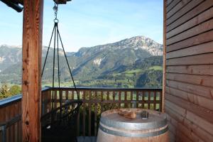 A general mountain view or a mountain view taken from az apartmanházakat