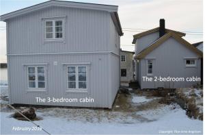 a gray house with the bedroom cabin at Kleivan Feriehus in Kvalnes