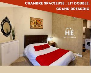 a bedroom with a bed with a red blanket at Room New York Proche Gare 400m in Montargis