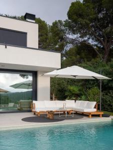 Bazén v ubytování La Casa Blanca de Tamariu nebo v jeho okolí