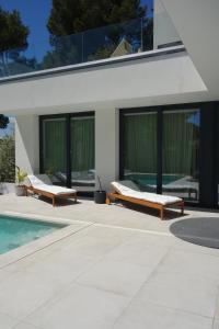 Bazén v ubytování La Casa Blanca de Tamariu nebo v jeho okolí