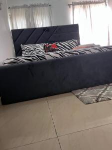 Ένα ή περισσότερα κρεβάτια σε δωμάτιο στο Miraph Apartment