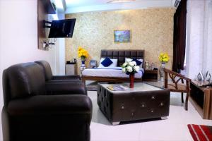 Hotel Panache 500 Mtrs From Shri Krishna Janma bhumi Teample的休息区