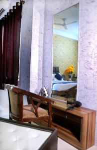Hotel Panache 500 Mtrs From Shri Krishna Janma bhumi Teample的休息区