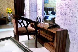 Hotel Panache 500 Mtrs From Shri Krishna Janma bhumi Teample的休息区