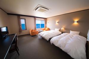 鲷丸海月 海滨酒店(Taimaru Kaigetsu)客房内的一张或多张床位