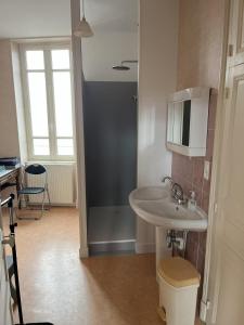 Ένα μπάνιο στο Maison de ville 13 couchages à 5 minutes du Pal