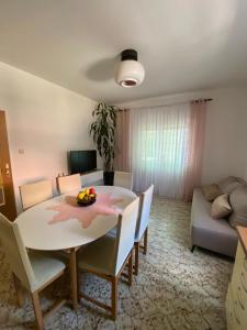 Imagen de la galería de Apartments Nada, en Sućuraj