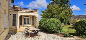 Κήπος έξω από το Gîte Château Touzinat - Saint-Emilion