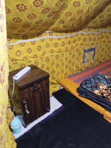 Postel nebo postele na pokoji v ubytování Rooftop budget tent + 5 fotografií