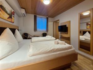 Postel nebo postele na pokoji v ubytování Hotel Mäuerle