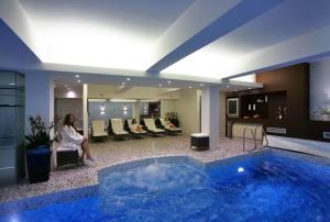 Bazén v ubytovaní Apartments City Wellness Center alebo v jeho blízkosti