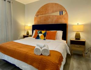 Voodi või voodid majutusasutuse Creekside Cottage - kayak, SUP, fishing, game room, steps to the beach toas