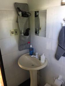 Ванна кімната в Casa mono ambiente y piscina.