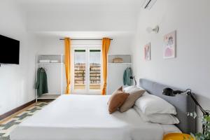 a large white bed in a room with a window at Casa Vespi by Hili in Rome