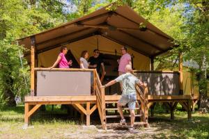Φωτογραφία από το άλμπουμ του Camping L'Ondine de Provence σε La Motte-Chalançon +34 φωτογραφίες