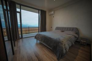 Postel nebo postele na pokoji v ubytování Luxury Villas in Alazani Valley Residence