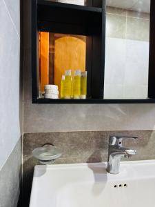 Ένα μπάνιο στο Rum Goldeneye luxury camp