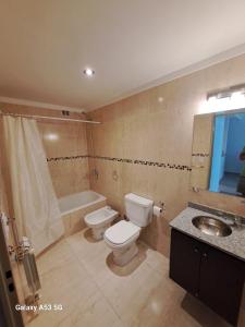 a bathroom with a toilet and a sink and a tub at Departamento a estrenar con pileta in Buenos Aires