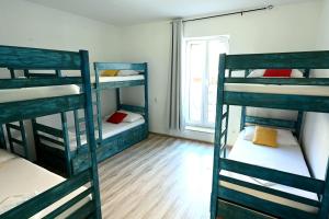 Posteľ alebo postele v izbe v ubytovaní White Rabbit Hostel
