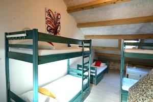 Posteľ alebo postele v izbe v ubytovaní White Rabbit Hostel