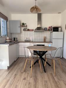 Foto dalla galleria di Jolie maison avec jardin, 2 chambres a Saint-Jean-de-Fos