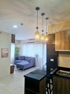 Η κουζίνα ή μικρή κουζίνα στο Avida Towers 2 Bedroom by PHI Rentals