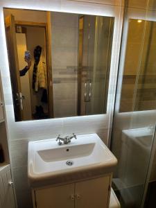 Koupelna v ubytování Appartement 4 personnes dans le mythique Paquebot des Neiges à La Plagne