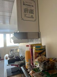 Jídlo v apartmánu nebo okolí + 19 fotografií