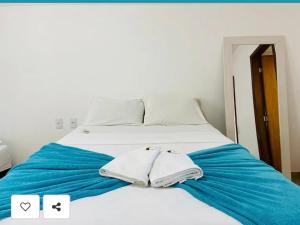 カウカイアにあるBeach Place Cumbucoの白いベッド(タオル2枚付) +9枚の写真