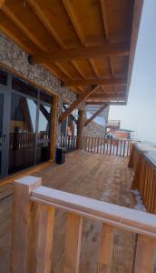 Chalet Myler的阳台或露台