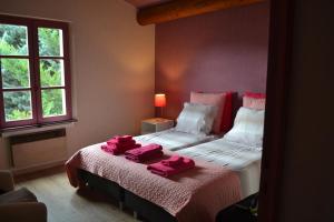 a bedroom with two beds with pink towels on them at Villa Pialats in Buis-les-Baronnies +33 photos