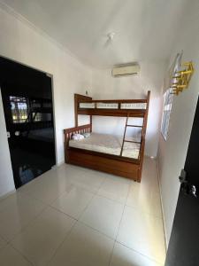 a room with two bunk beds and a door at Lazer Atalaia in Salinópolis +15 photos