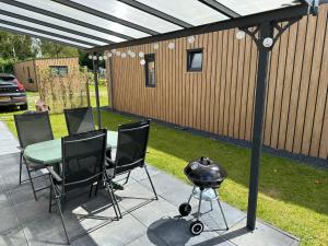 Gallery image of Vakantie Chalet met hottub in Ibiza stijl te Zeeland in Heinkensand +29 photos