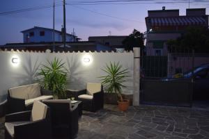 Khu vực ghế ngồi tại Sweet dream Rome airport rooms