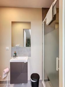 Et badeværelse på Appartement tout neuf 2 pers N4