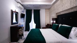 Postel nebo postele na pokoji v ubytování Eliton Hotel & Spa