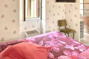 Posteľ alebo postele v izbe v ubytovaní Studio charmant à Néris-les-Bains, 20 m², avec terrasse C