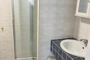 Kúpeľňa v ubytovaní Studio charmant à Néris-les-Bains, 20 m², avec terrasse C