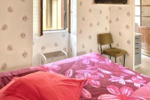 Posteľ alebo postele v izbe v ubytovaní Studio charmant à Néris-les-Bains, 20 m², avec terrasse C