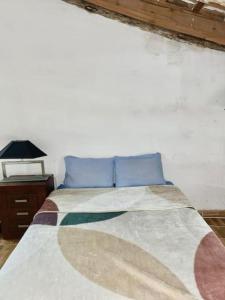 Ένα ή περισσότερα κρεβάτια σε δωμάτιο στο Room in historic house