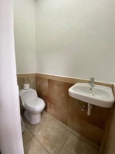 Vannituba majutusasutuses House with pool IM