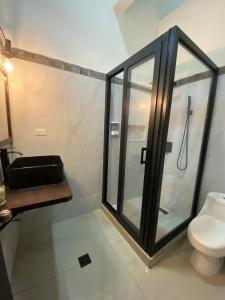 Vannituba majutusasutuses House with pool IM