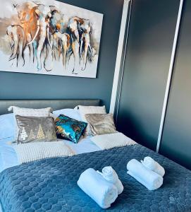 Ένα ή περισσότερα κρεβάτια σε δωμάτιο στο Apartament Solna 38 centrum miasta z podziemnym garażem