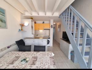 Et opholdsområde på À 50m de la plage, emplacement idéal, spacieuse maison, 3 grandes chambres 6 couchages, devant la grande plage